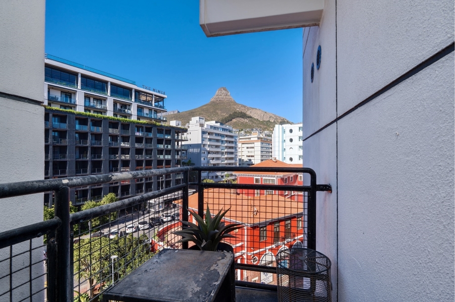 1 Bedroom Property for Sale in Sea Point Western Cape
